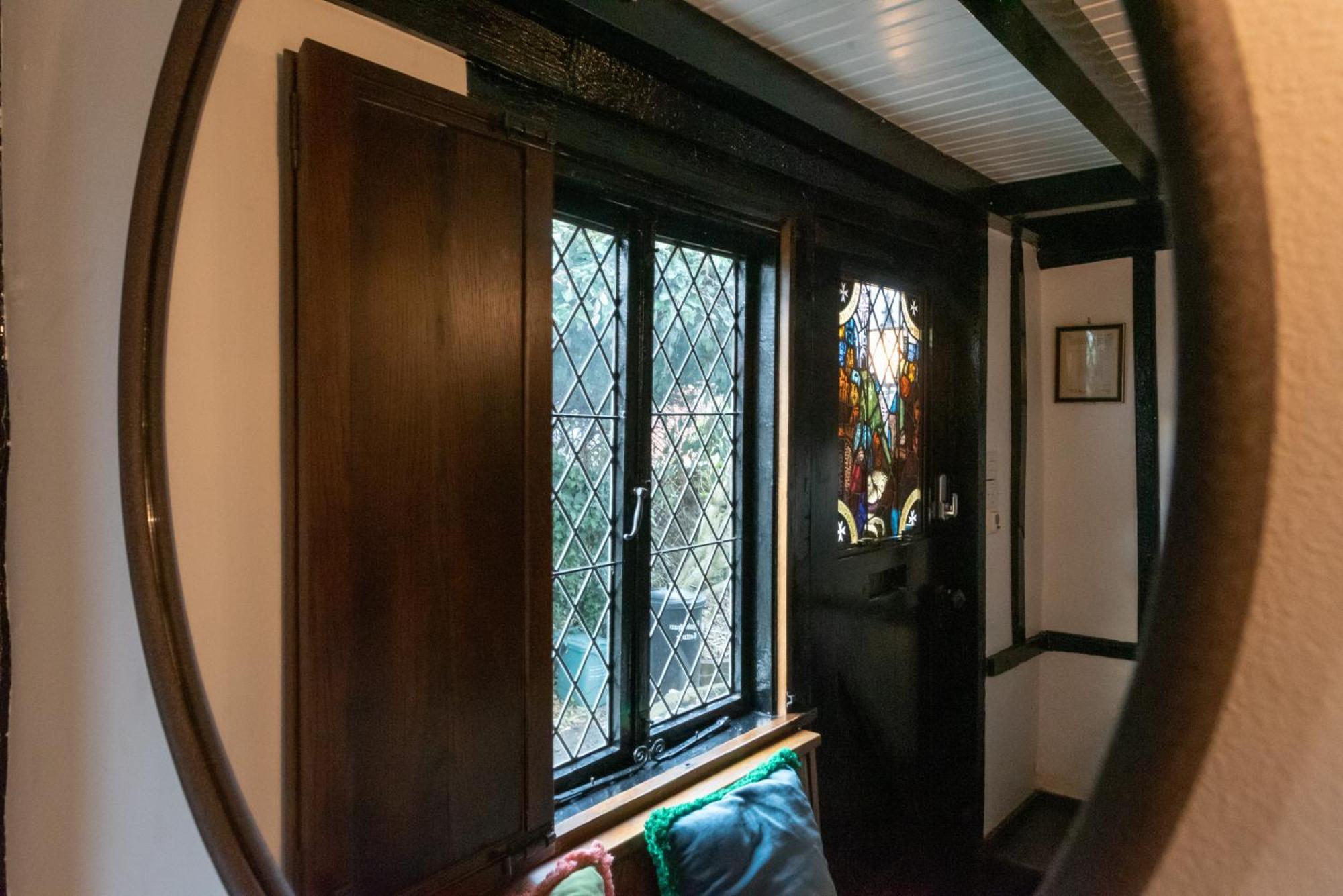 15Th Century Tiny Character Cottage-Henley Centre Zewnętrze zdjęcie