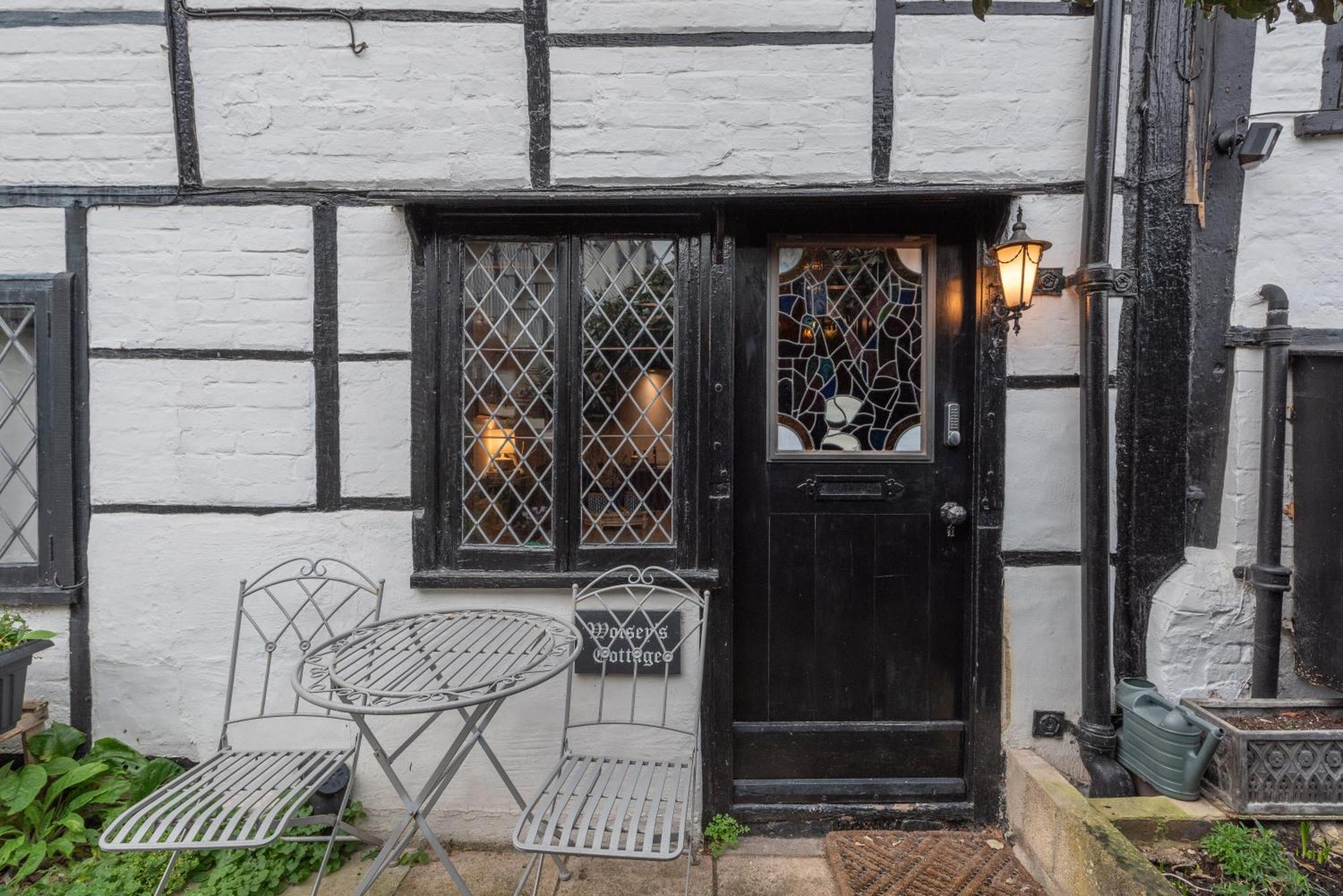 15Th Century Tiny Character Cottage-Henley Centre Zewnętrze zdjęcie
